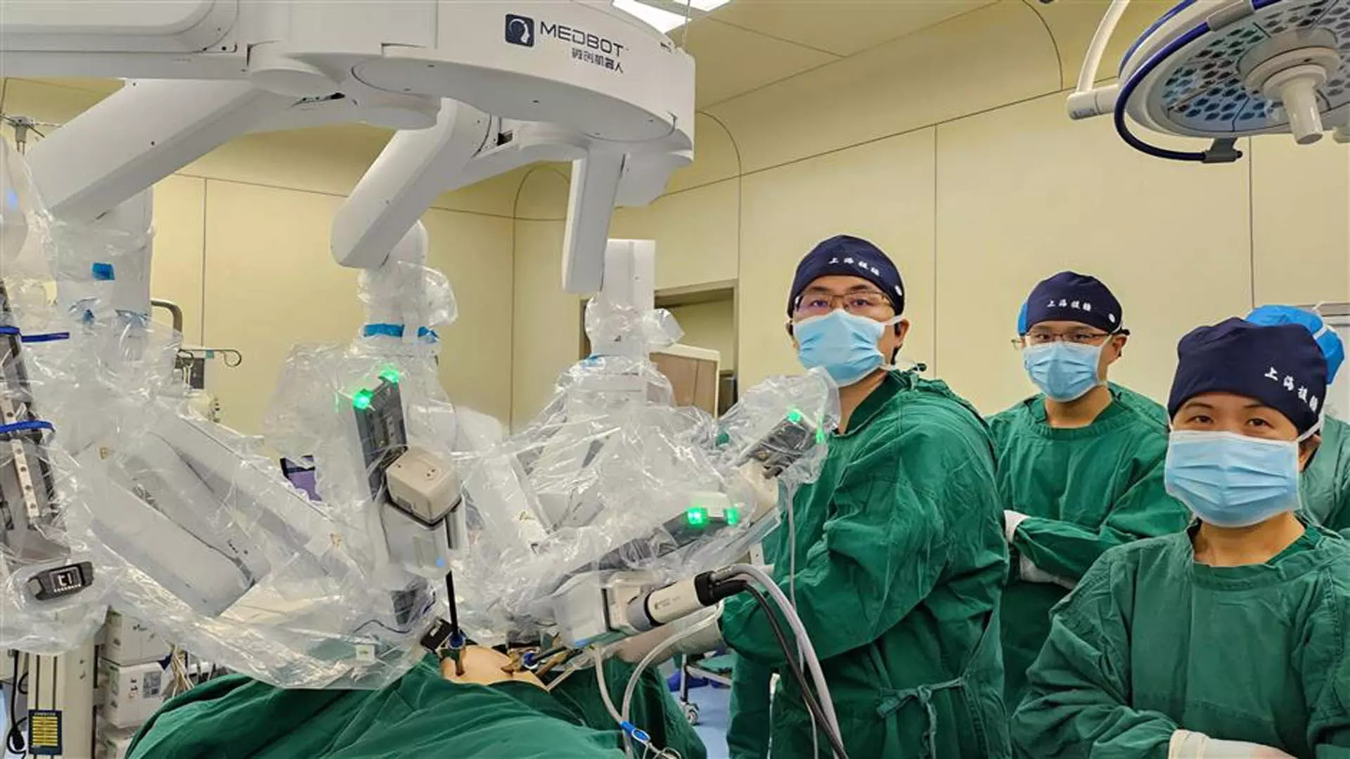 VIDEO: 5000 किलोमीटर दूर से सर्जन ने किया मरीज़ के फेफड़े का ऑपरेशन