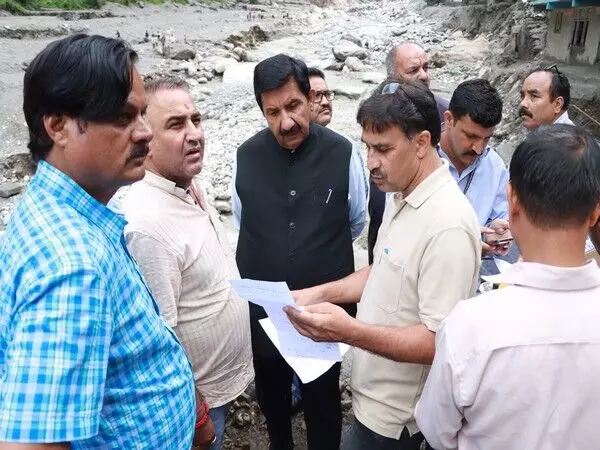 Himachal के उपमुख्यमंत्री ने बाढ़ प्रभावित बागी-पुल का दौरा किया