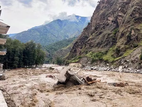 Himachal Pradesh में बादल फटने से 53 लोग लापता, 6 शव बरामद