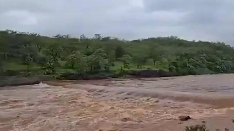 Gujarat : व्यापक बारिश के कारण डांग जिले में अंबिका नदी में बाढ़ जैसी स्थिति उत्पन्न हो गई