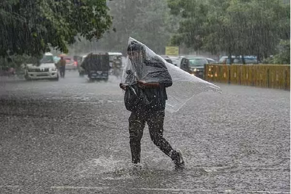 Monsoon Update: झारखंड में आफत वाली बारिश हो रही, सड़क से लेकर घरों में भरा पानी