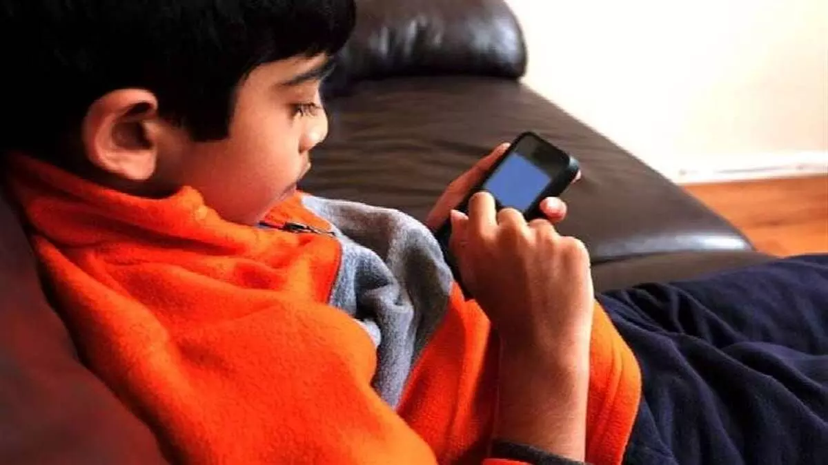 Buxar: खिलौनों से छुड़ाई बच्चों में मोबाइल की लत