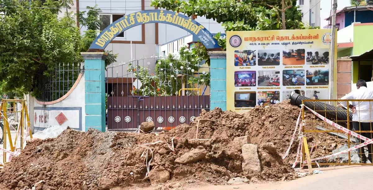 Tamil Nadu : तिरुचि के निवासियों ने कार्रवाई की मांग की, क्योंकि असुरक्षित यूजीडी कार्य से छात्रों को खतरा