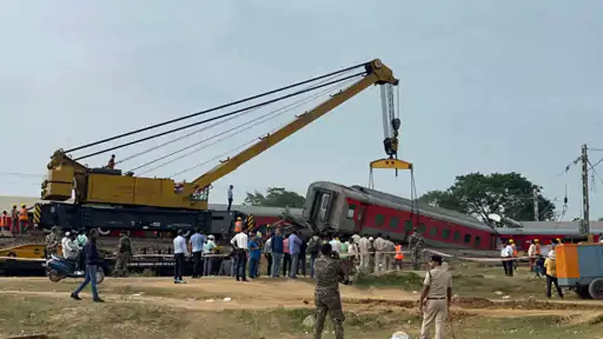 क्रेन संचालन करने वाली कंपनियों को रेलवे ने दिया इनाम