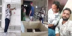 UP: ताज महल पर गंगाजल चढ़ाने के आरोप में दो लोग गिरफ्तार