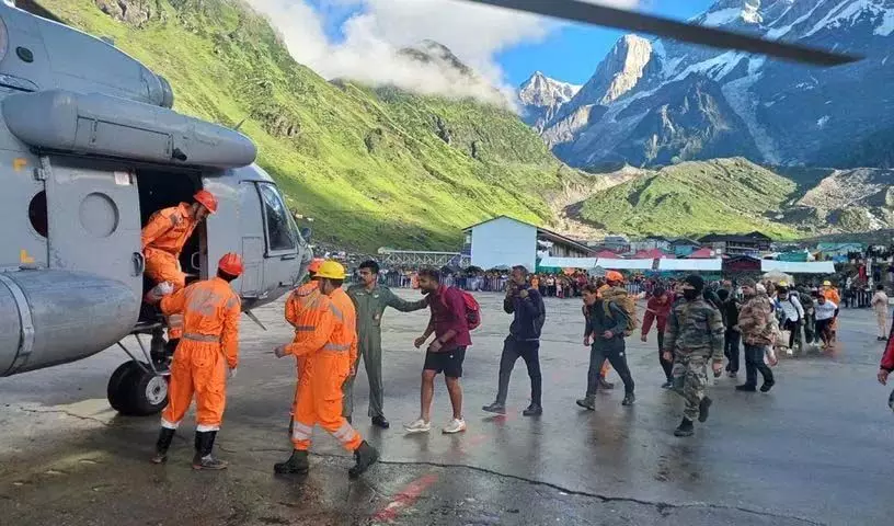 Kedarnath में बाढ़ से संपर्क बाधित, कई मार्ग क्षतिग्रस्त