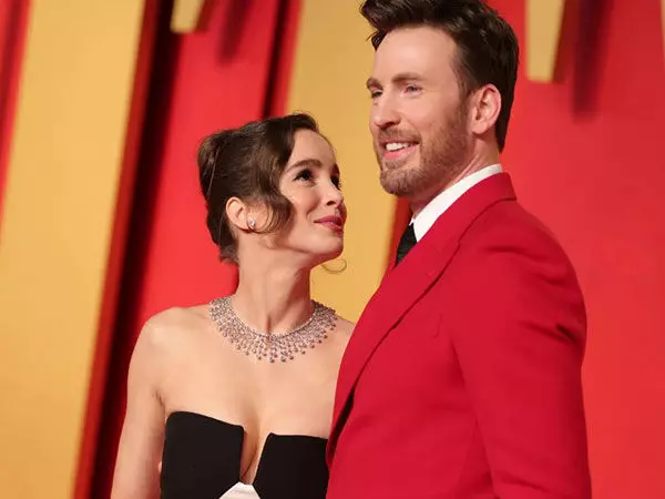 Chris Evans ने बताया, उनका कुत्ता डोजर अल्बा बैप्टिस्टा से उनकी शादी में क्यों नहीं आया