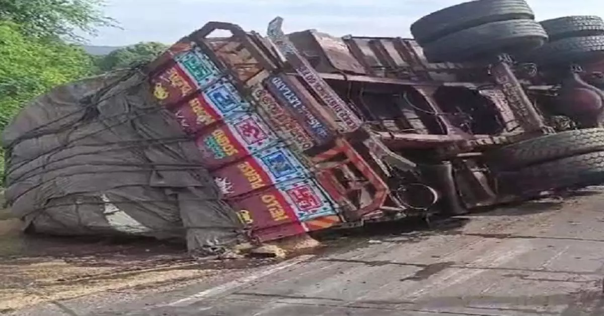 Berhampur: ट्रक दुर्घटना में दो कांवड़ियों समेततीन लोगों की मौत हो गई