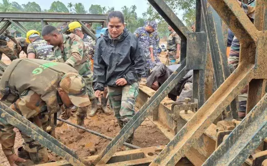 KERALA : महिला सेना इंजीनियर जिन्होंने वायनाड त्रासदी स्थल पर बेली ब्रिज के निर्माण