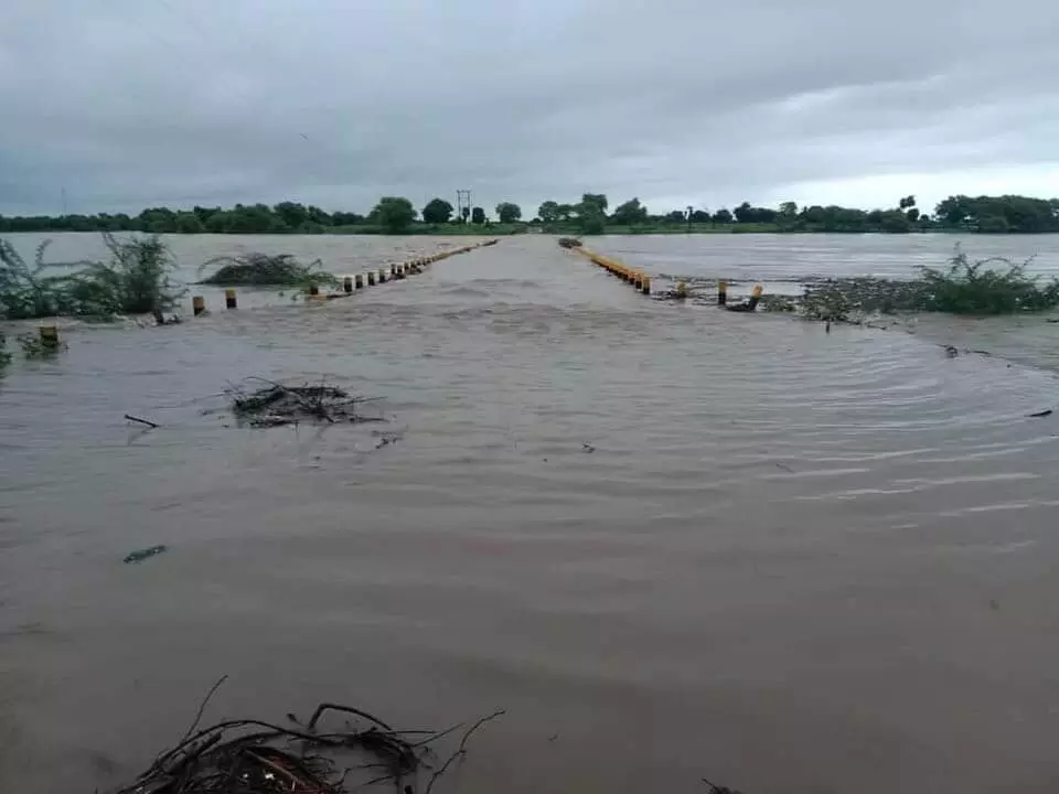 Dozer नदी का पुल बाढ़ के कारण डूब गई जिसके कारन 6 शहर प्रभावित