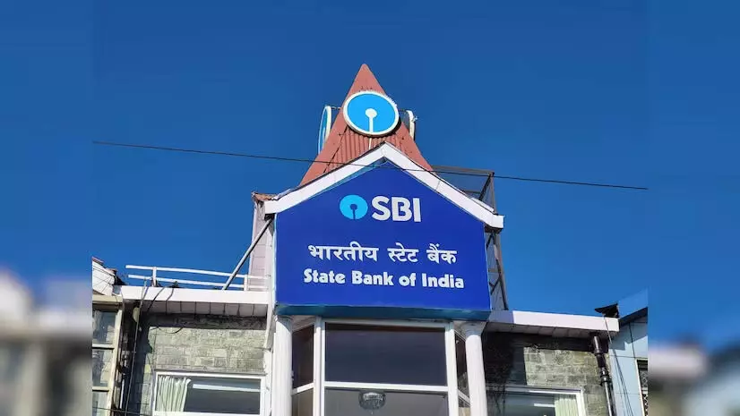 SBI ने शनिवार को तिमाही के 17,035 करोड़ रुपये का शुद्ध लाभ दर्ज
