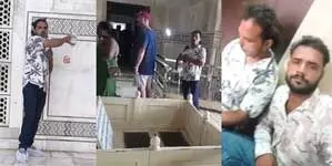 ताजमहल में गंगाजल चढ़ाने के आरोप में दो युवक गिरफ्तार, VIDEO