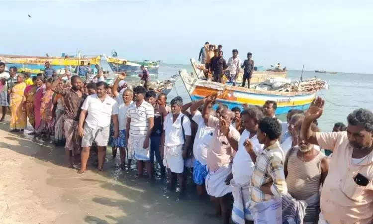 SriLanka ने तमिलनाडु के दो लोगों को रिहा किया, मछुआरे के शव सौंपे