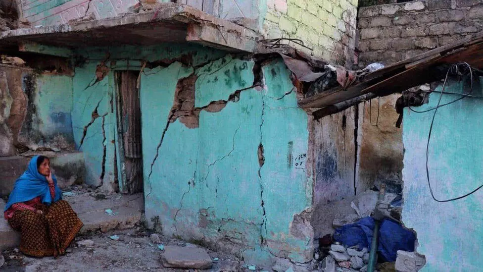 Naulakha में आधा दर्जन से ज्यादा घर 50 साल पुरानी सुरंग की चपेट में