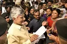 Chandrababu ने जनता से शिकायतें प्राप्त कीं