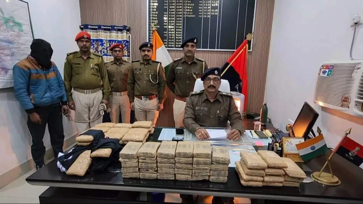 Bihar पुलिस ने नेपाल से दिल्ली भेजी जा रही 1 करोड़ रुपये की चरस बरामद
