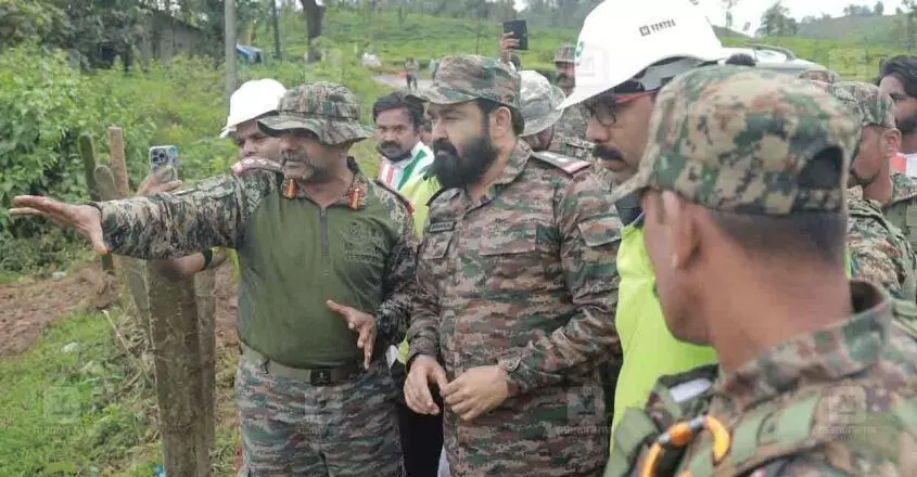 KERALA :  मोहनलाल ने वायनाड में सेना शिविर और भूस्खलन प्रभावित क्षेत्रों का दौरा करने के बाद कहा