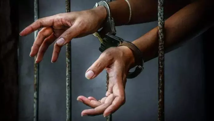 Uttarakhand: 14 वर्षीय भतीजी के साथ युवक ने दुष्कर्म , आरोपी  गिरफ्तार