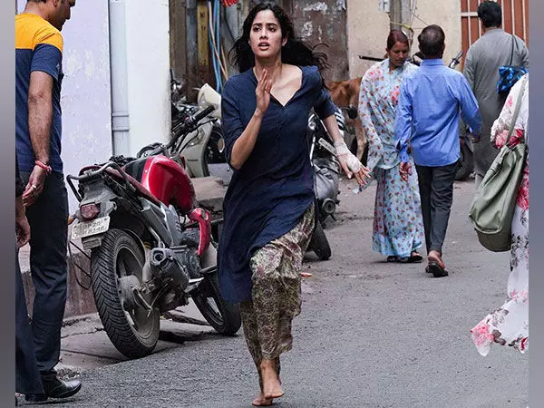 Janhvi Kapoor ने भोपाल में नंगे पैर 1,000 मीटर दौड़ लगाई