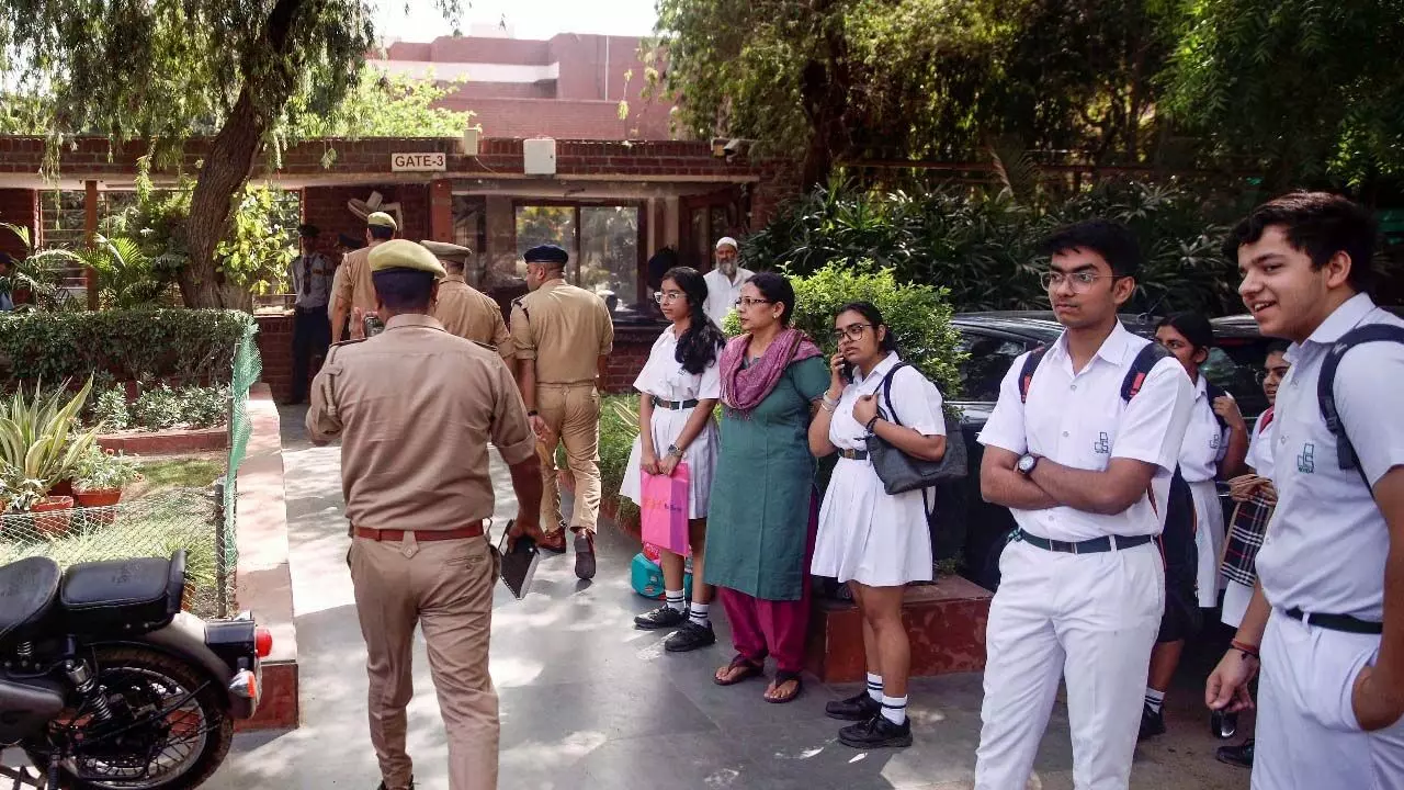 School में बम की धमकी देने वाला दिल्ली का छात्र