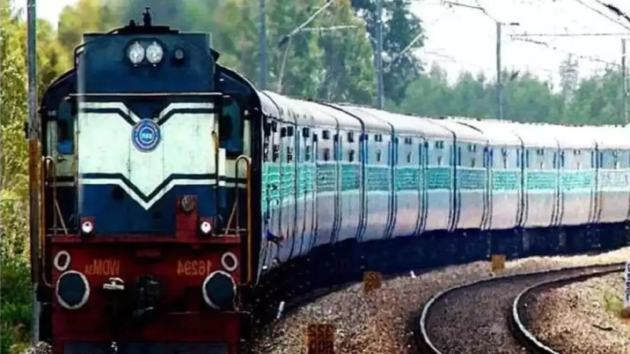 Delhi और निजामुद्दीन से विशाखापट्टनम जाने वाली ट्रेन को डायवर्ट किया