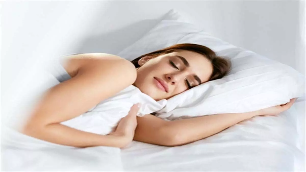 Vastu Tips: नहीं आता रातों में नींद तो इस दिशा में ऐसे सोये