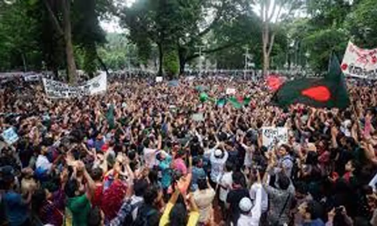 Bangladesh के छात्रों ने PM शेख हसीना के इस्तीफे की मांग को लेकर किया विरोध प्रदर्शन