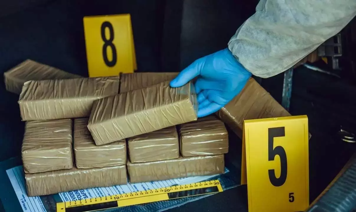 Police ने बैन तम्बाकू उत्पादों के 5,000 पैकेट किए जब्त