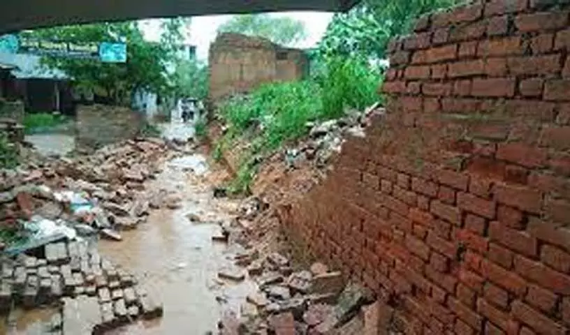 Madhya Pradesh में घर की दीवार गिरने से 4 स्कूली छात्रों की मौत