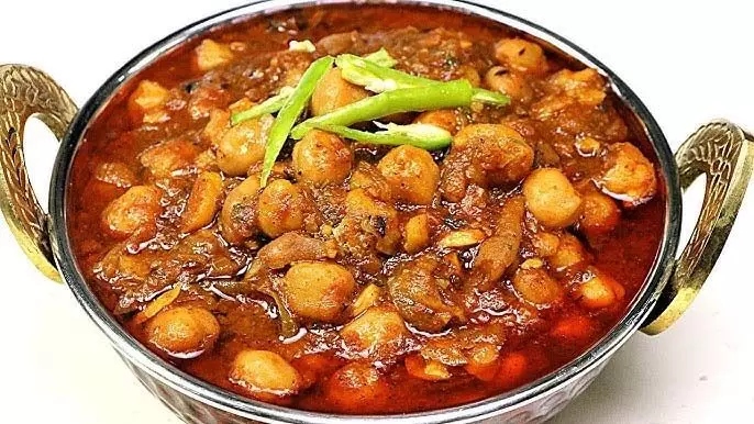 Recipe: मिनटों  में तैयार करे चटपटे पिंडी छोले, जाने रेसिपी