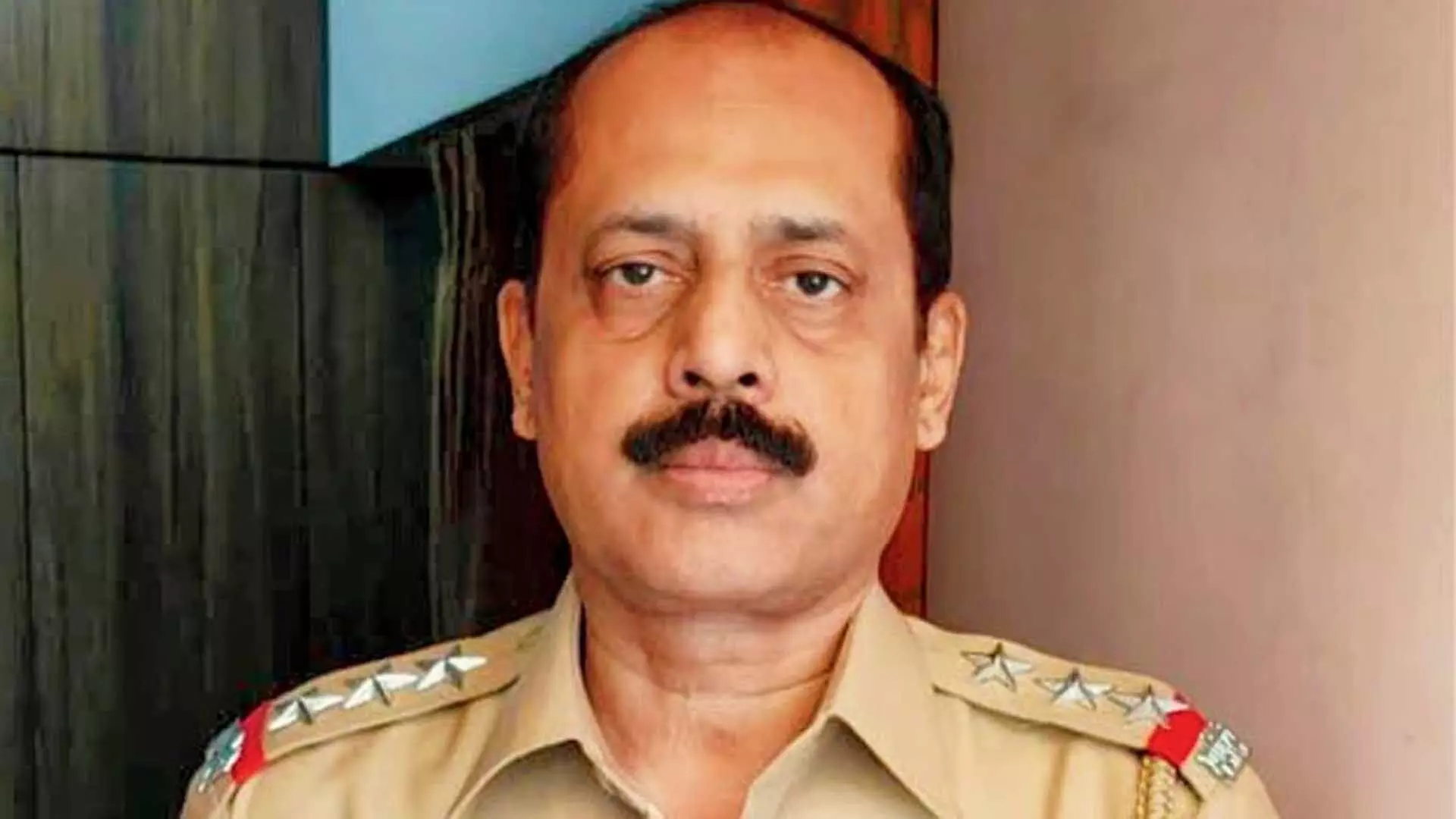 Mumbai: बर्खास्त पुलिस अधिकारी सचिन वाजे ने नार्को टेस्ट की पेशकश की