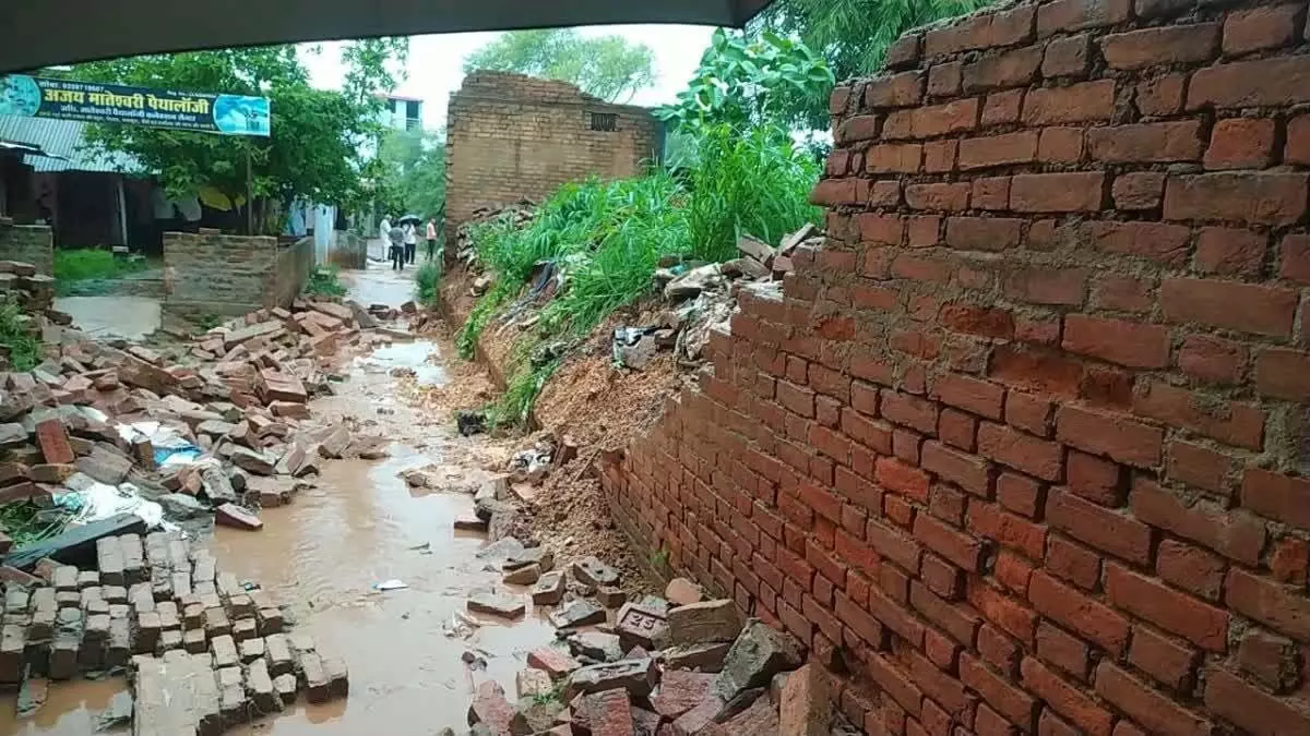 MP: मध्य प्रदेश में घर की दीवार गिरने से 4 स्कूली छात्रों की मौत
