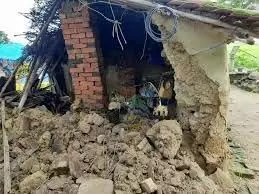 Ranchi:  लगातार बारिश के कारण ढ़ह गए कई गरीबों के कच्चे मकान