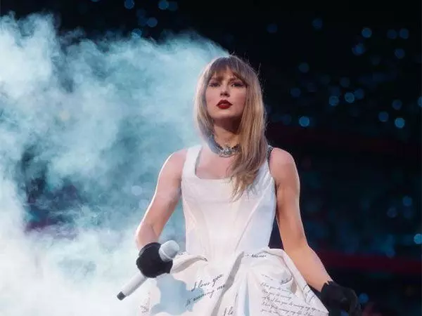 Taylor Swift ने एरास टूर के दौरान पोलिश वाक्यांशों से वारसॉ के प्रशंसकों को प्रभावित किया