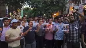 दिल्ली कोचिंग हादसा: कैंडल मार्च निकालकर मृतक छात्रों को दी श्रद्धांजलि