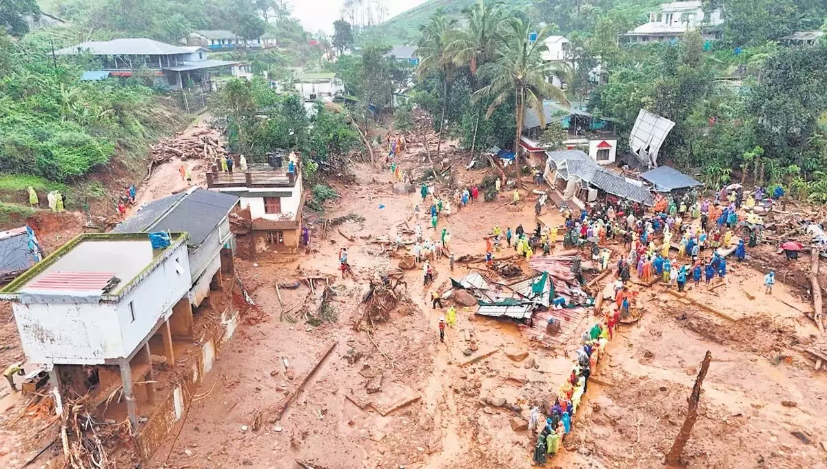 Kerala : बचाव कार्य तेज़, केरल सरकार ने भूस्खलन पीड़ितों के पुनर्वास के लिए नई सुरक्षित बस्ती बनाने की योजना बनाई