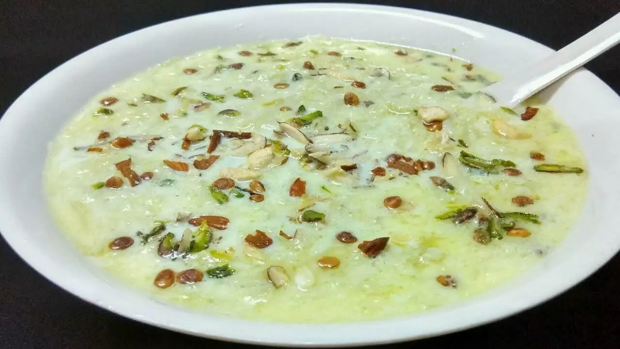 Recipe: घर पर झटपट बनाएं फलाहारी लौकी की खीर