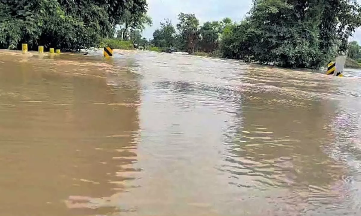 Odisha: पुल डूबने से सड़क संपर्क प्रभावित