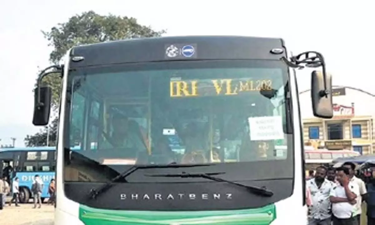 Odisha: सरकारी बस सेवा स्थगित होने से असुविधा
