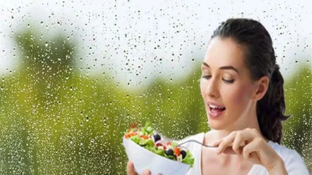 Health Tips: बारिश में इंफेक्शन से बचने के लिए ऐसे रखे ध्यान