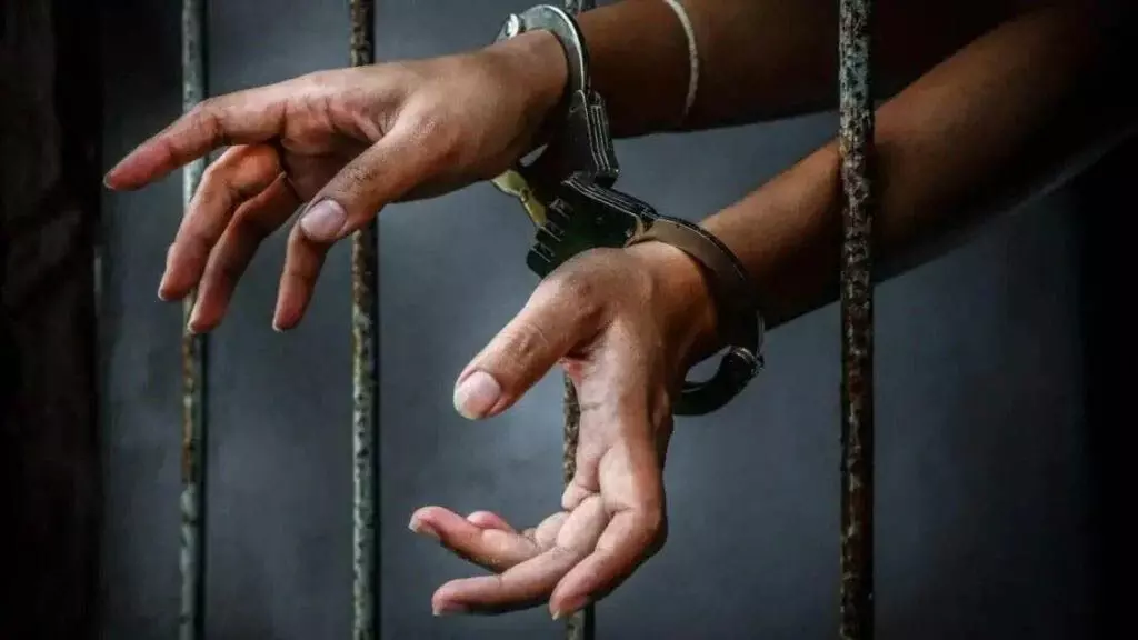 Goa: 2 लाख रुपये के गांजे के साथ 34 वर्षीय व्यक्ति गिरफ्तार