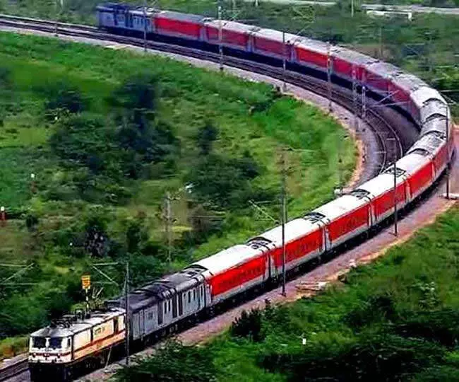 Ranchi से मुंबई या पुणे जाने की कई ट्रेनें रूट डायवर्ट सूची देखे