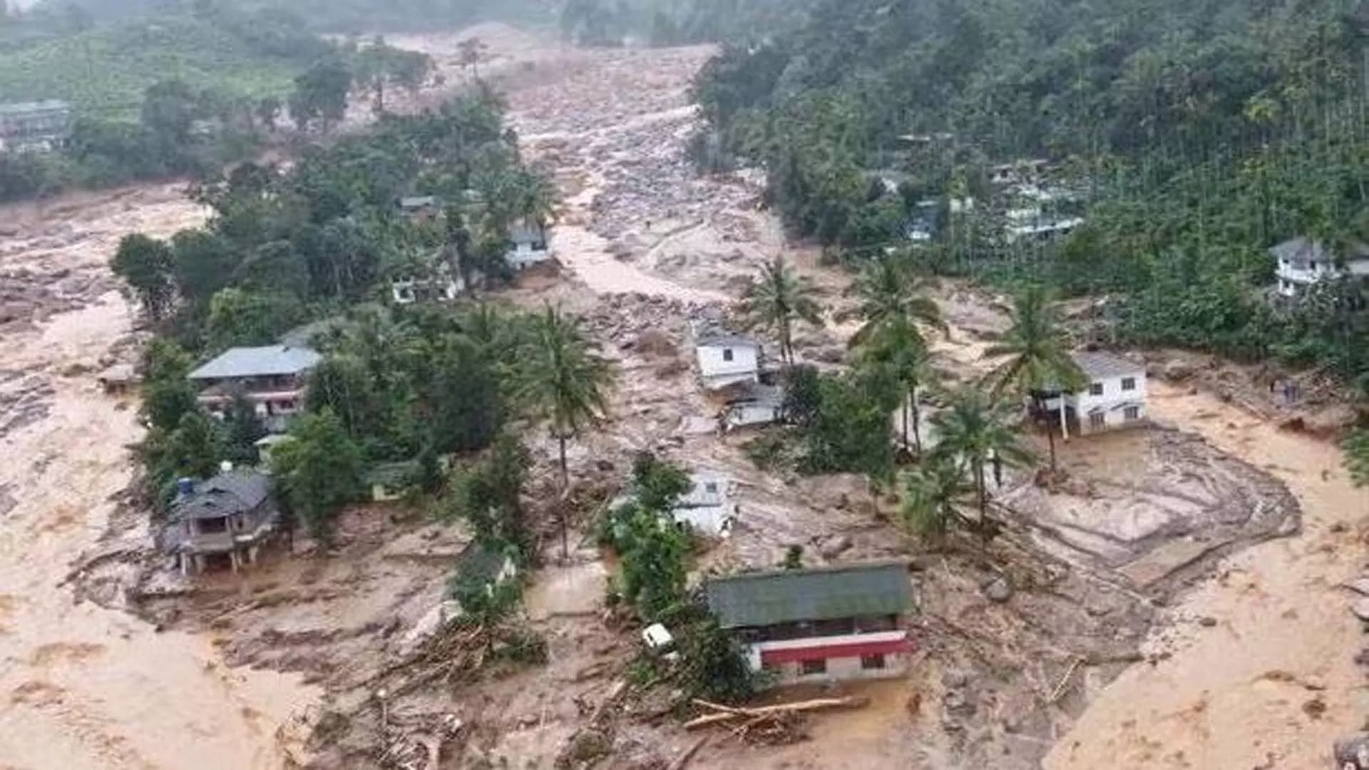 Kerala वायनाड भूस्खलन में फंसे आदिवासी परिवार को बचाया