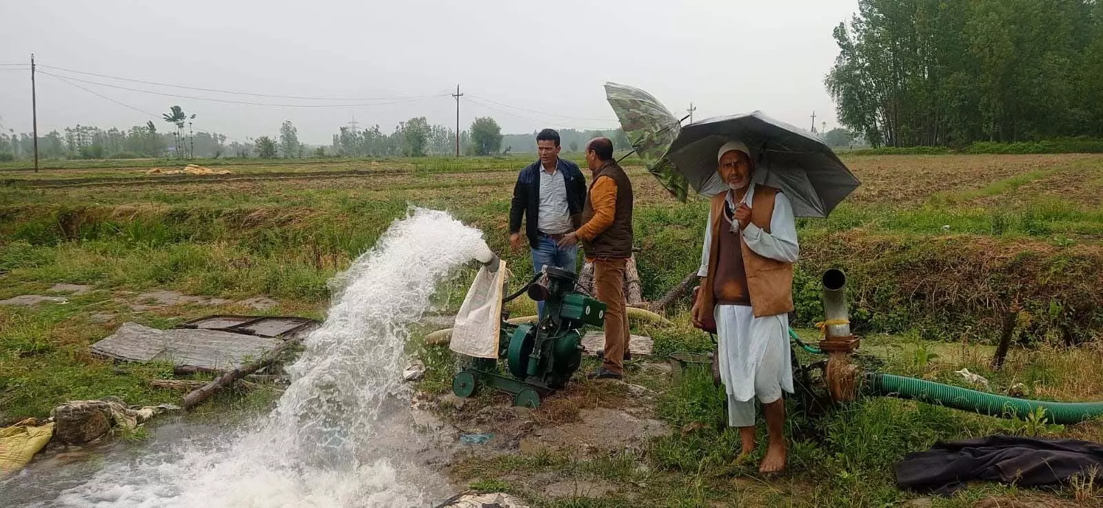 J&K: दिर अग्री ने राजौरी के किसानों से बातचीत की