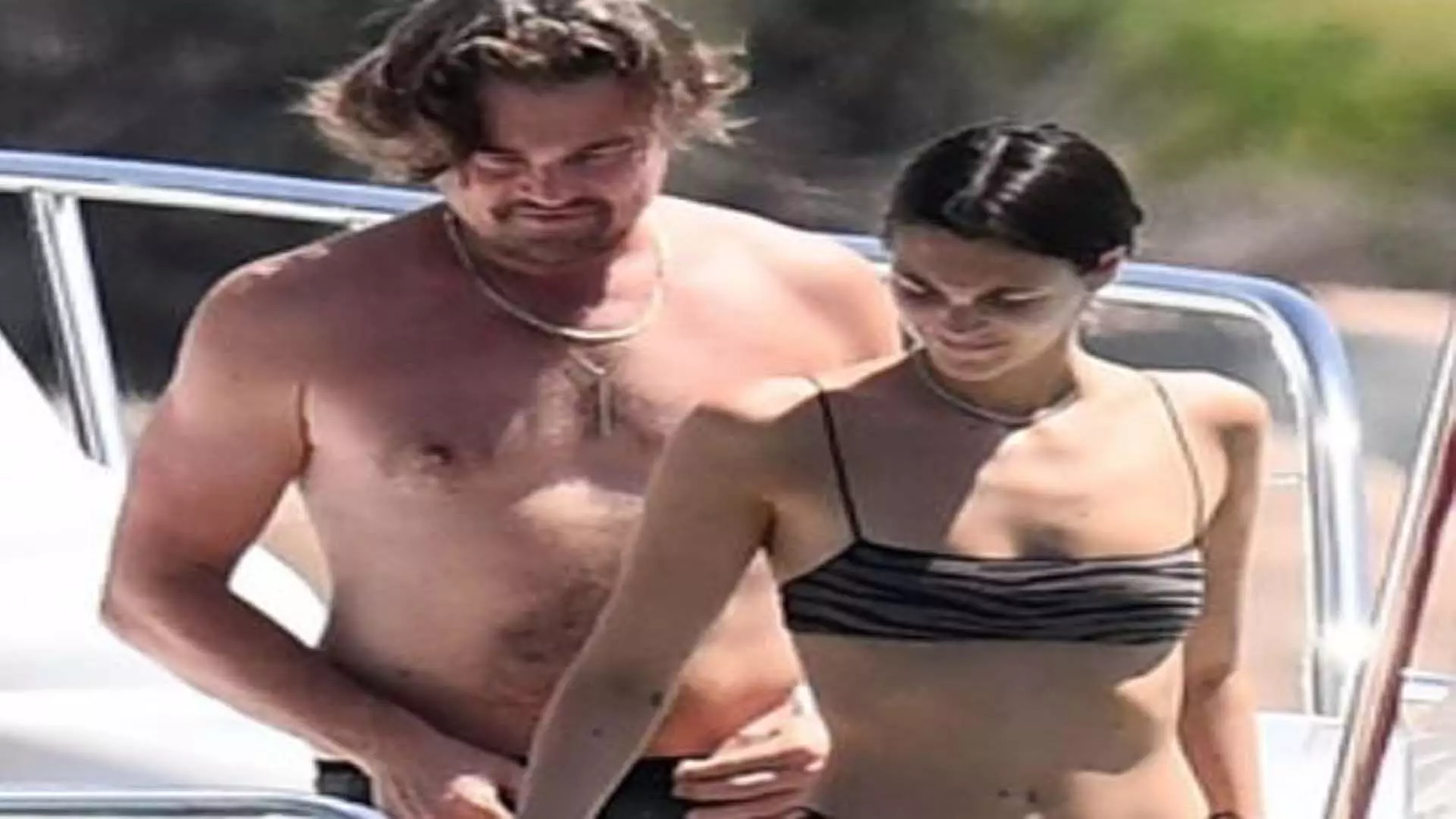 Leonardo DiCaprio इतालवी मॉडल विटोरिया सेरेट्टी के साथ नौका पर छुट्टियां मनाते देखा गया