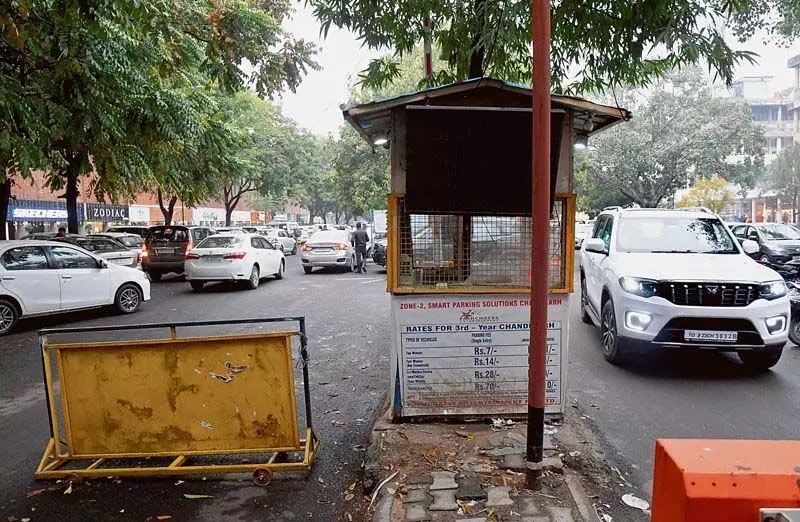 Chandigarh: पार्किंग स्थलों पर नकद भुगतान पर 5 रुपये अतिरिक्त शुल्क लगाने के पर विरोध किया