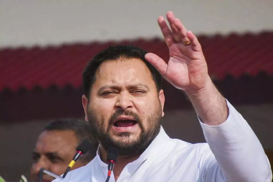 Tejashwi Yadav द्वारा अपने बायोडेटा में आश्चर्यजनक बदलाव से बिहार में राजनीतिक बवाल मच गया