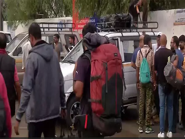 Amarnath Yatra के लिए तीर्थयात्रियों का एक और जत्था रवाना