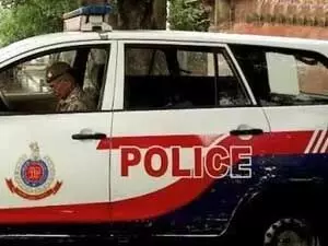 पूर्व आईआरएस अधिकारी के घर लूटपाट की कोशिश, बदमाशों को पुलिस ने दबोचा