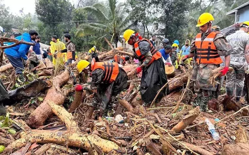 KERALA : बचावकर्मियों ने वायनाड त्रासदी की दर्दनाक घटनाएं साझा कीं